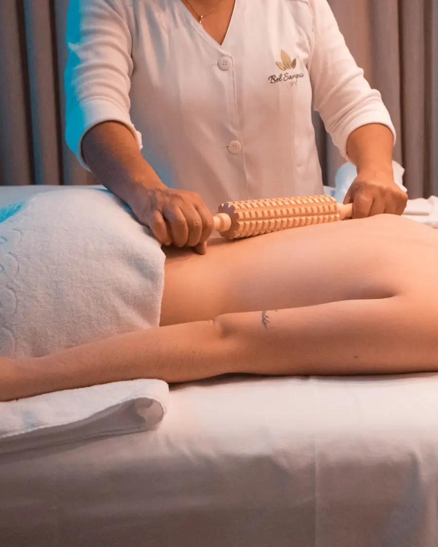 Non-invasive body contouring treatment being carried out by a specialist